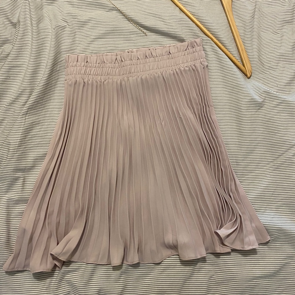 H&M Pleated Skirt - Picture 4 of 6
